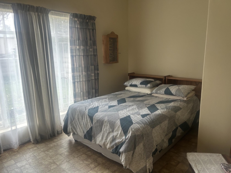 5 Bedroom Property for Sale in Viljoenskroon Free State
